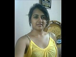 Desi ladki poora dikhate dye .MP4